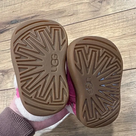 💗UGG Fuchsia and Fur Baby Girl Boots💗 size 1 - Picture 6 of 6